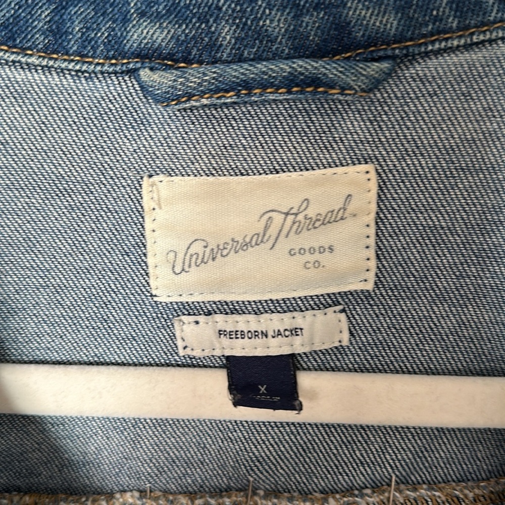Denim jacket with skull patch - Picture 3 of 3